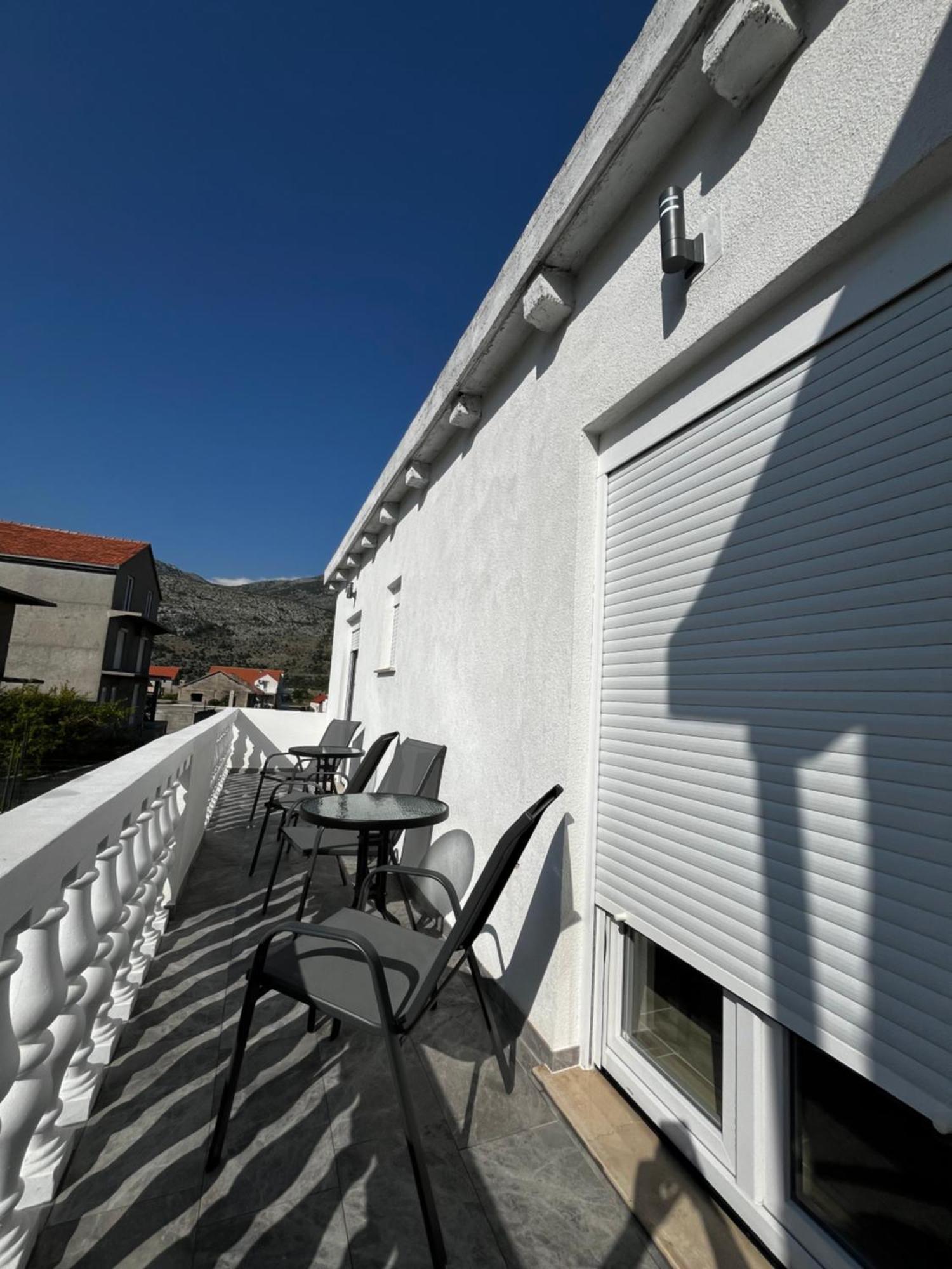 Twin Apartments Ivanica Luaran gambar