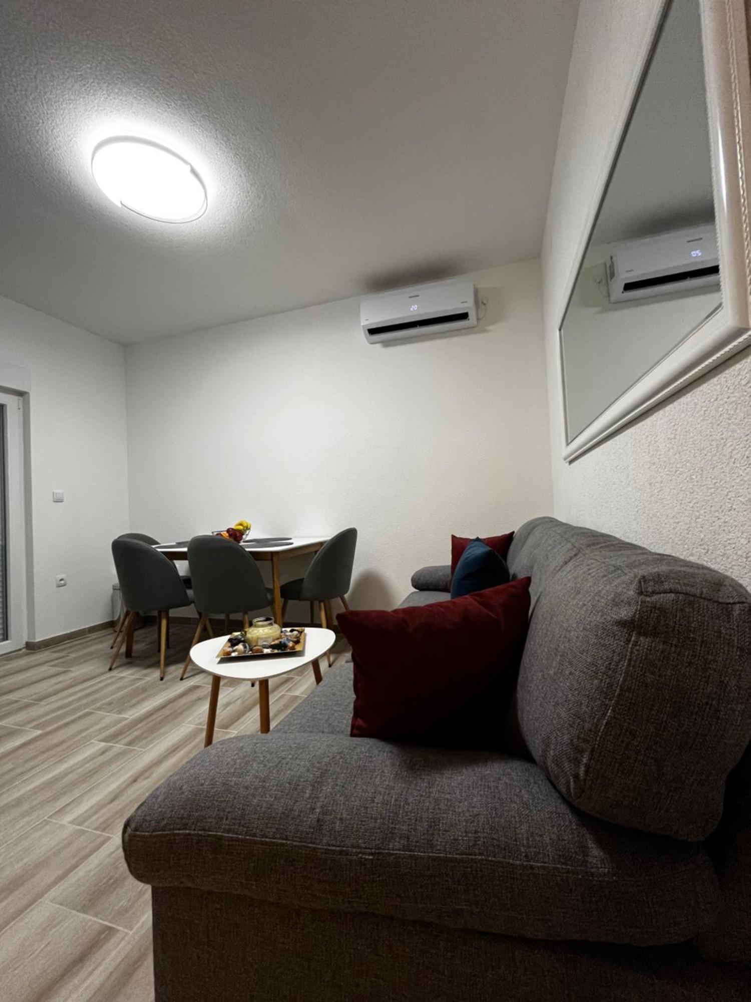 Twin Apartments Ivanica Luaran gambar