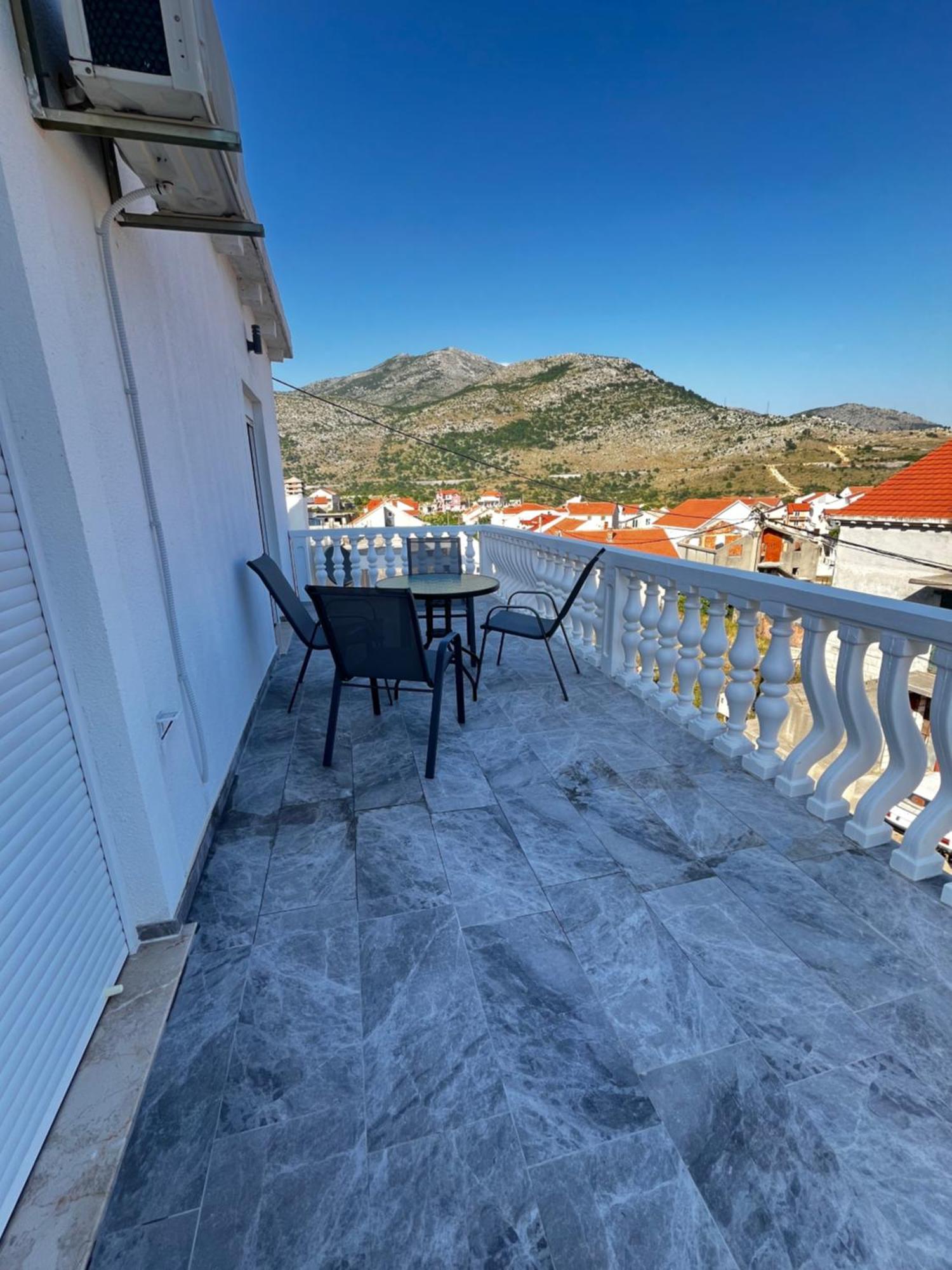 Twin Apartments Ivanica Luaran gambar