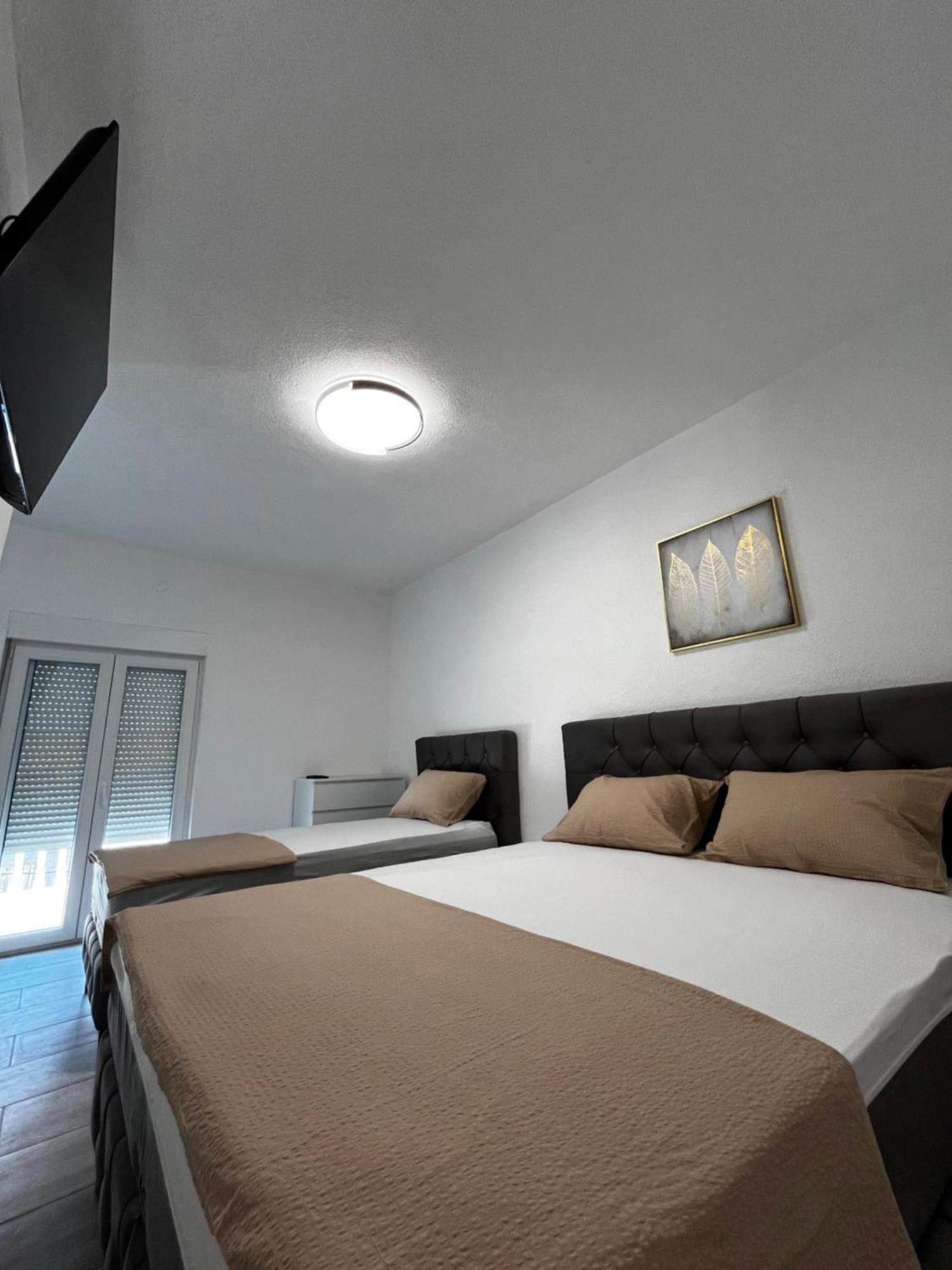 Twin Apartments Ivanica Luaran gambar