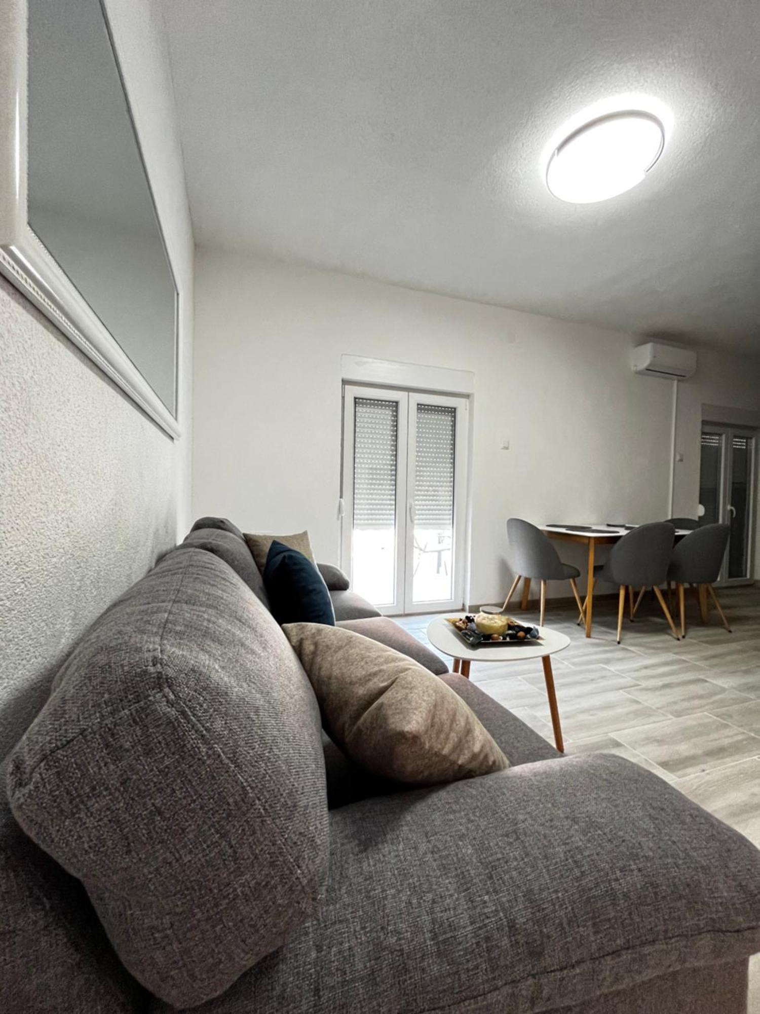 Twin Apartments Ivanica Luaran gambar